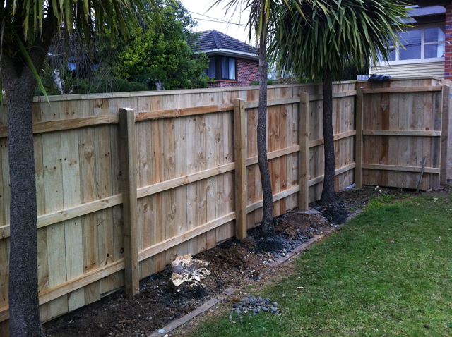 Outside Rail with 75mm Cap - Strong Fencing